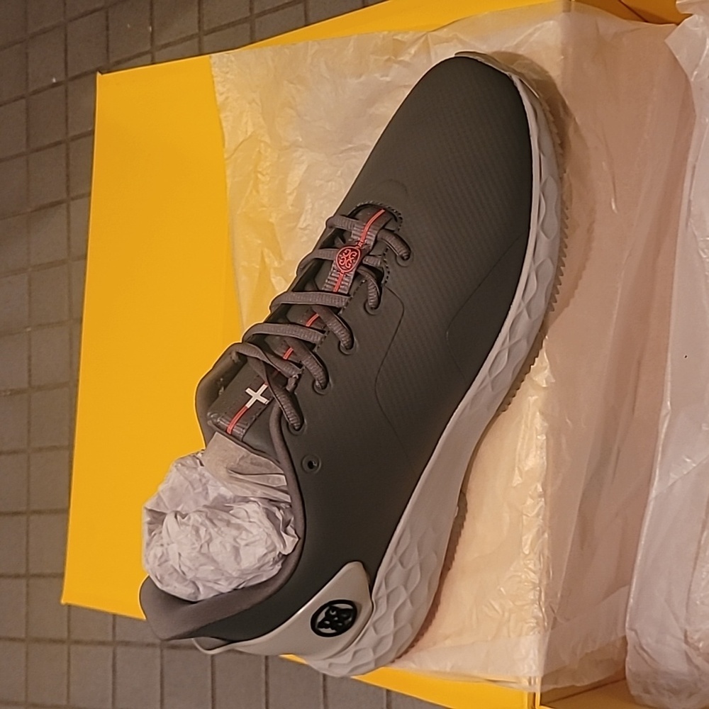 MG4 + men shoes